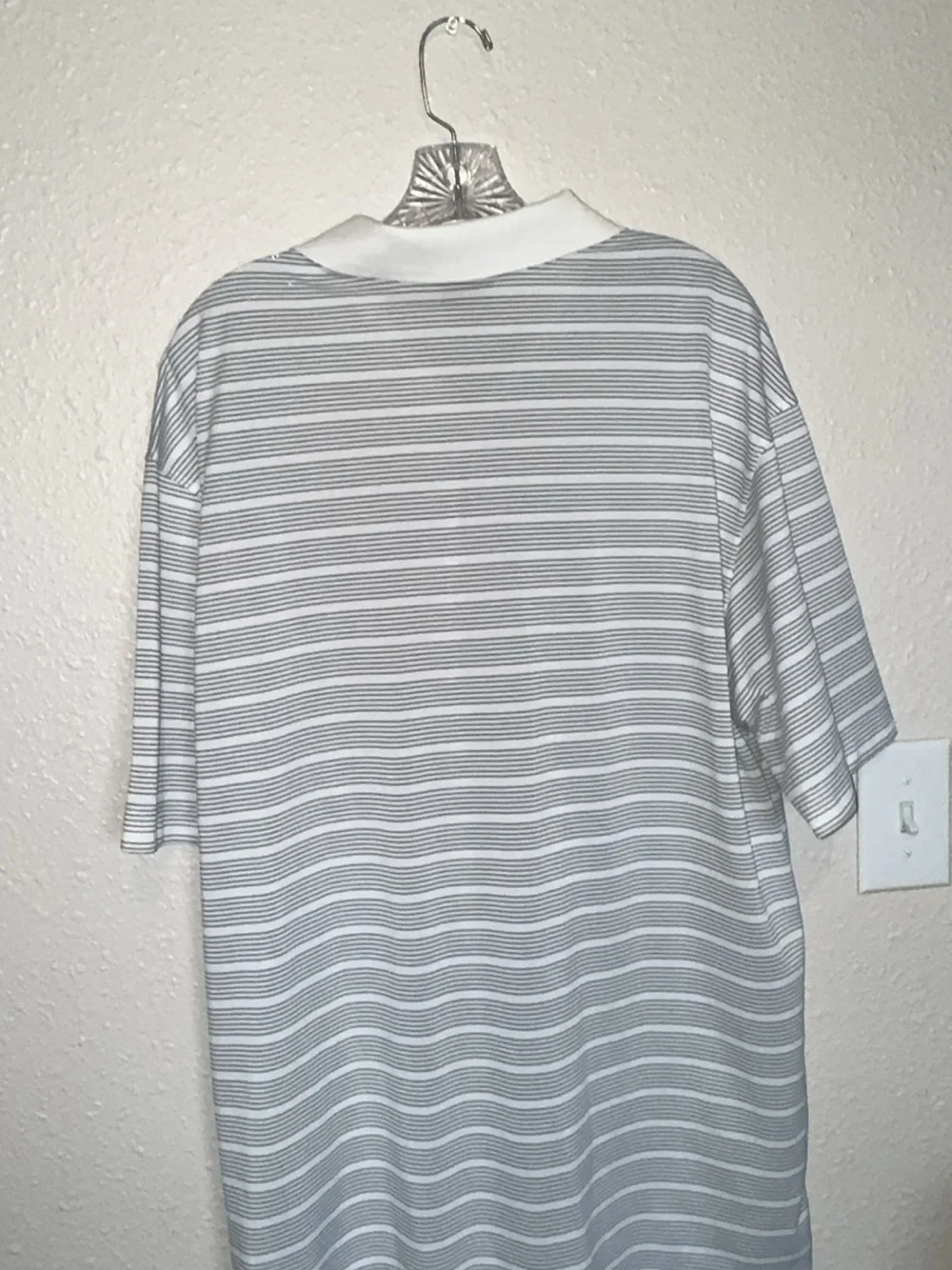 Nike Men’s White & Gray Striped Polo